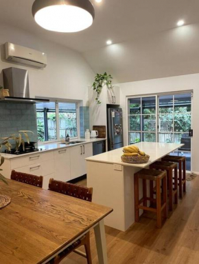 Beachside 4 bedroom Home in Emerald Beach